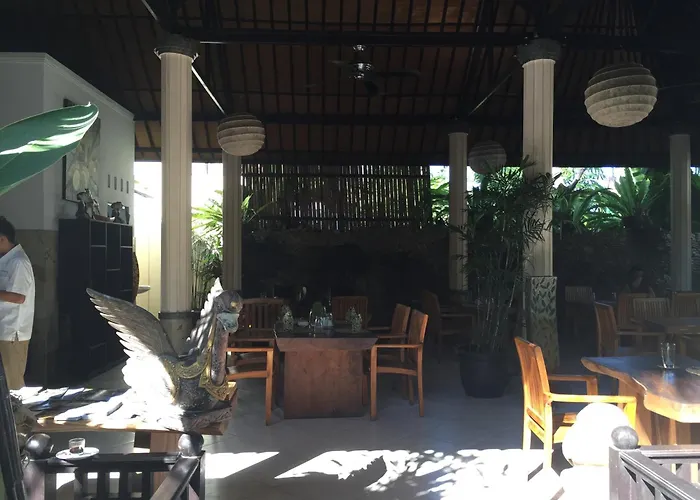 Ratna Villa