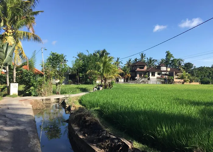 Villa Ratna *