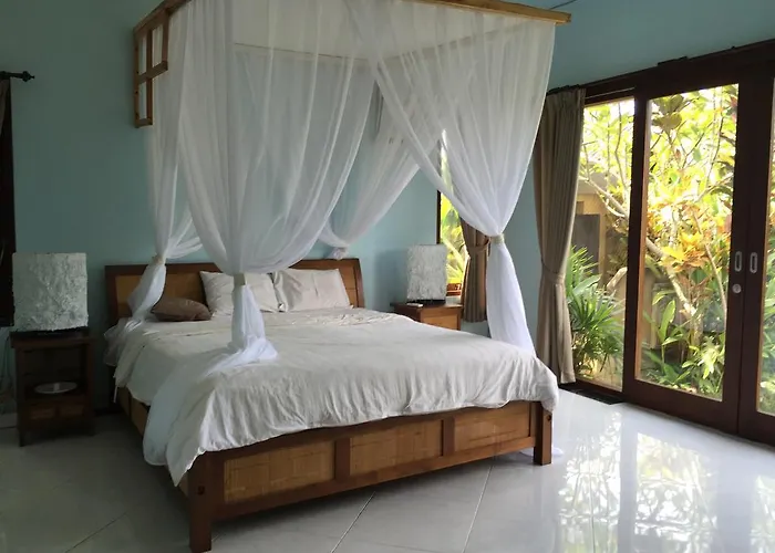Ratna Villa