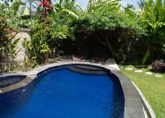 Ratna Villa